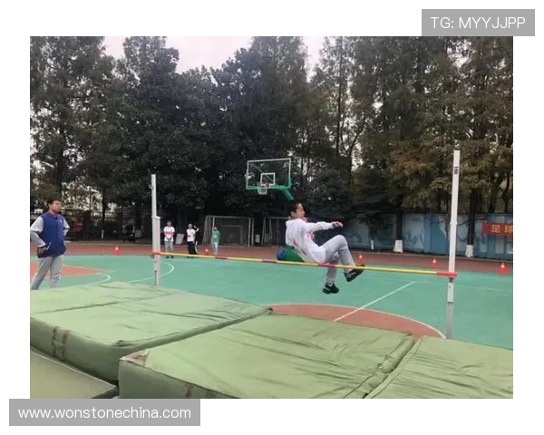 二十一年跑道岁月落幕，挥别辉煌的青春时光